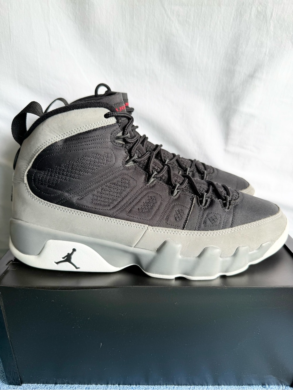 AUTHENTIC Jordan 9 Retro Particle Grey size 12 CT8019-060 2022 PRE-OWNED